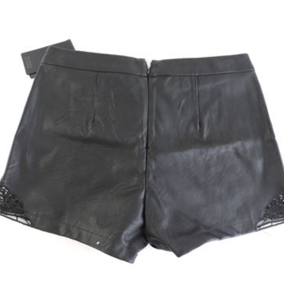 Leather-Look Bustier (XS) & Mid-Rise Shorts (0) se - Picture 6 of 9